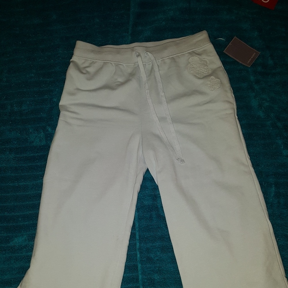 laura scott capri pants.